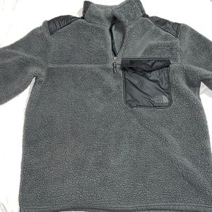 North face pull over